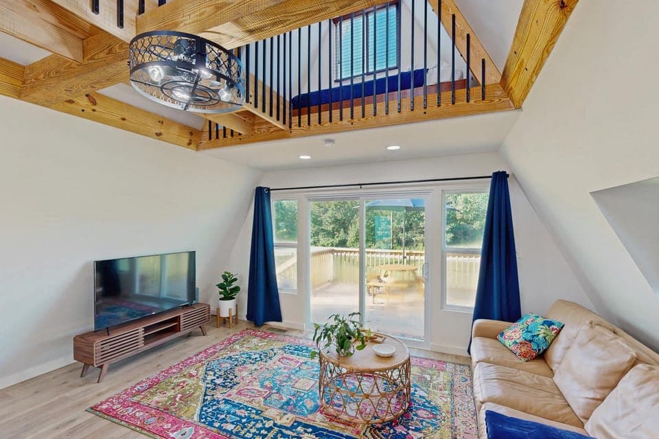 3 Mi to Lake Murray: Dog-Friendly Cabin w/ Deck Cabin in Lake Murray