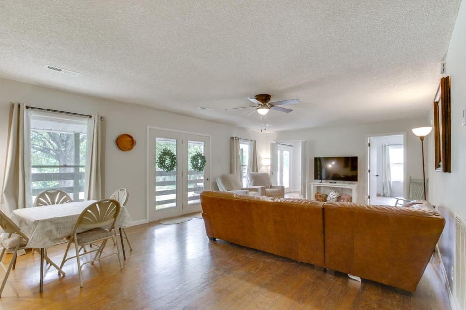 7 Mi to Tennessee River: Home w/ Patio in Florence House in Florence