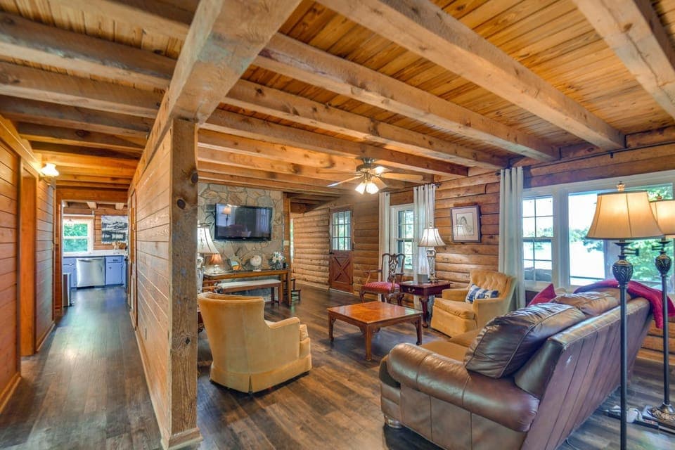 Waterfront Cabin on Lake Sinclair w/ Private Dock! Cabin in Lake Sinclair