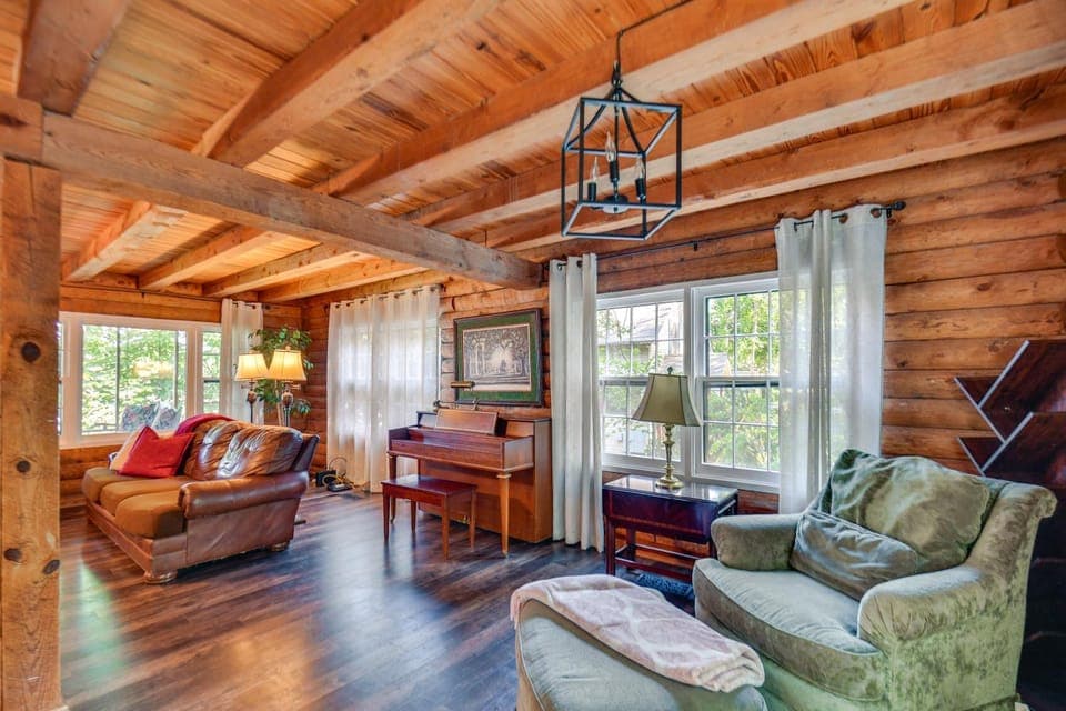 Waterfront Cabin on Lake Sinclair w/ Private Dock! Cabin in Lake Sinclair