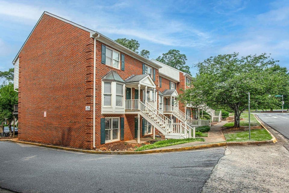 Five Points Dawg Crib On Campus House in Athens