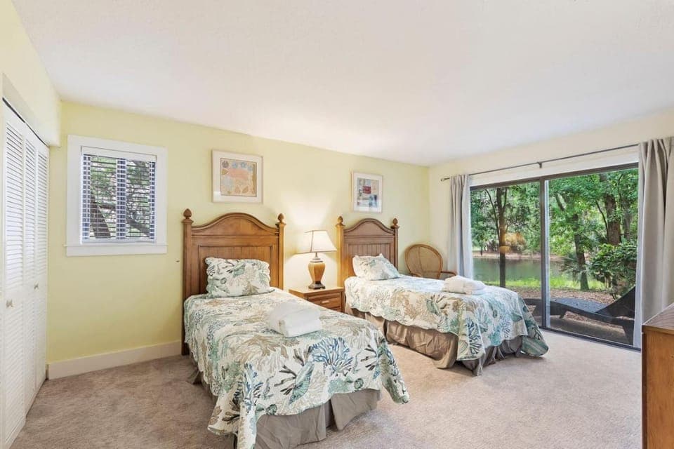 2320 Racquet Club - Sleeps 8, 3 Bedroom, Pool Apartment in Hilton Head Island