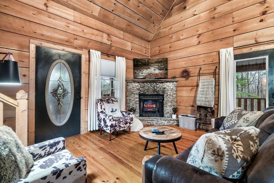 Secluded Smokies Cabin Hot Tub & Arcade Cabin in Sevier County