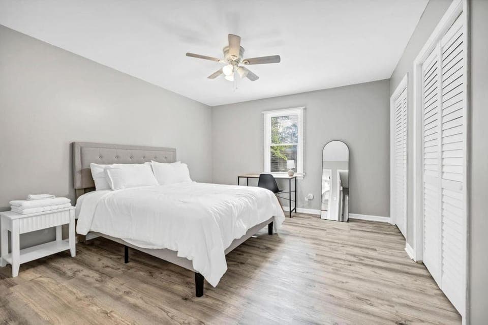 Bed, Photo of the whole room, Bedroom