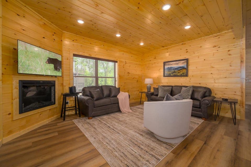 Communal lounge/ TV room, TV and multimedia, Living room, Seating area, Evening entertainment