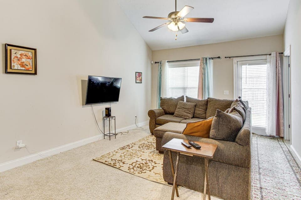 7 Mi to Dtwn Augusta: Townhome Near Shops & Eats! House in Augusta