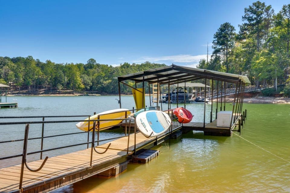 Waterfront Retreat on Lake Hartwell w/ Dock House in Reed Creek