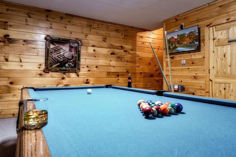 Spectacular Cabin Surrounded by Trees in Pigeon Forge, Tennessee Cabin in Pigeon Forge