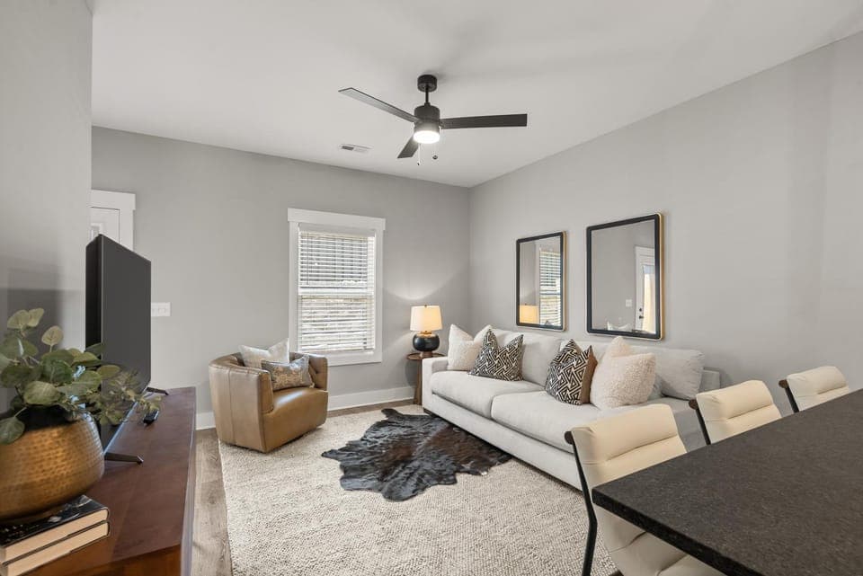 Communal lounge/ TV room, TV and multimedia, Living room, Seating area, Evening entertainment