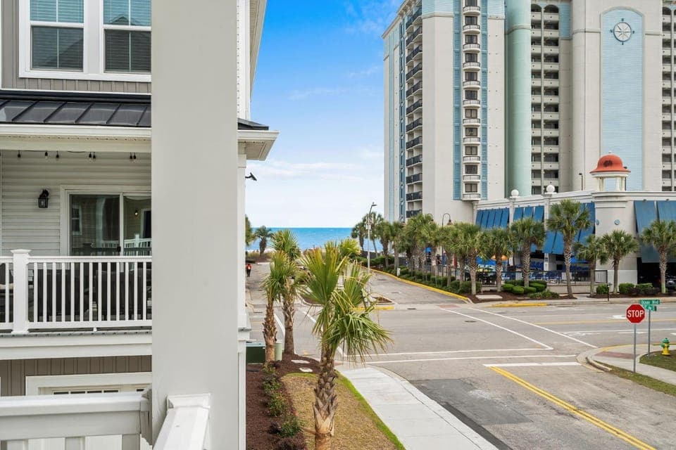 DriftMint- Ocean View- Dog friendly, Garage House in Myrtle Beach