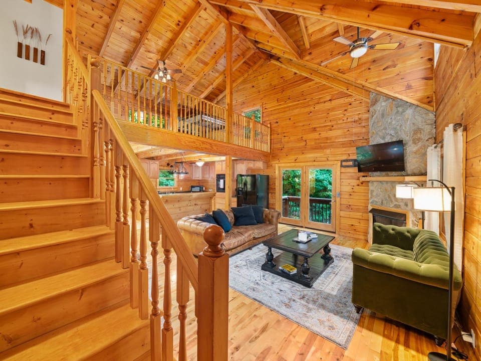 Cabin 3 Miles off I-40-hot tub-firepit-secluded better than a Hotel Cabin in Marion