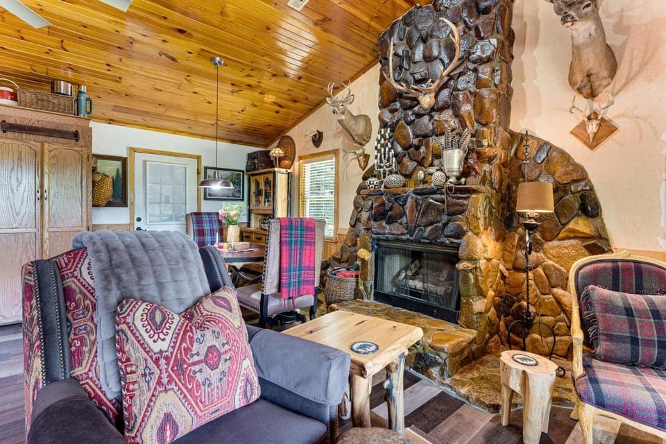 Screened Porch, Deck + Mtn Views: Andrews Retreat! House in Tennessee
