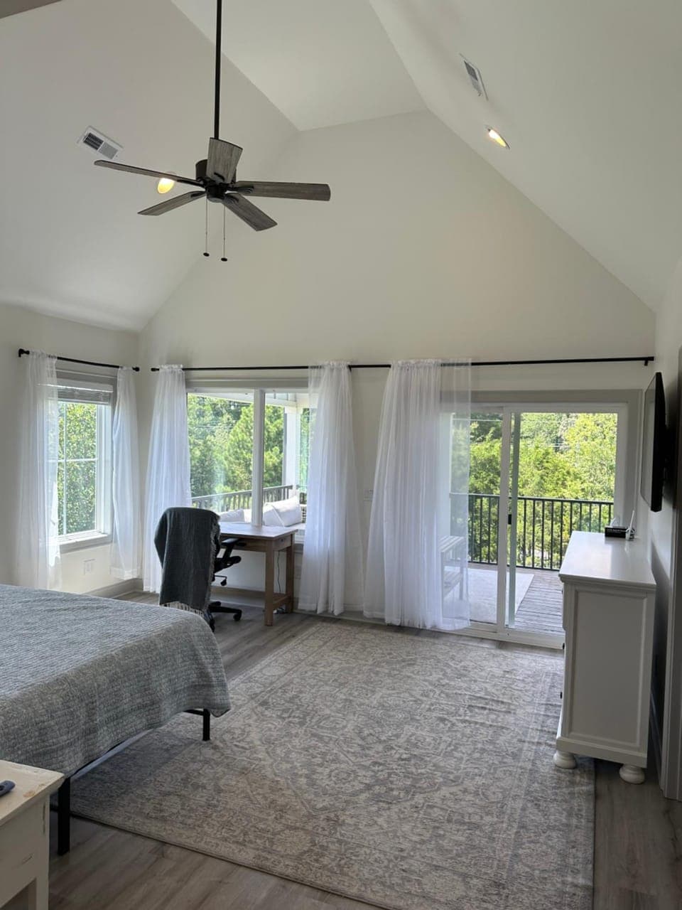 4-bedroom Lake house in Twin Creeks Winchester TN with Lakeview's, hot tub, pool Villa in Tennessee
