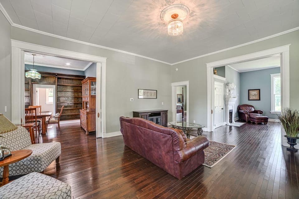 9 Mi to Kentucky Lake: Spacious Victorian Home! House in Tennessee