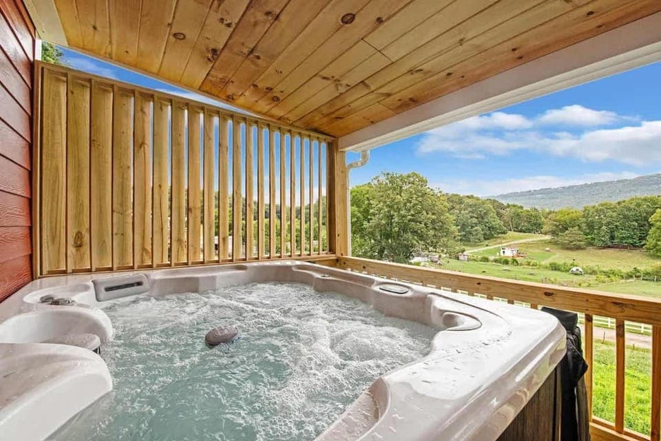 The Red Roost Cabin Cabin in Chattanooga