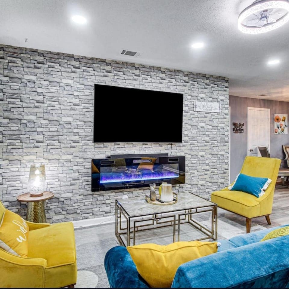 Stunning, Pet-friendly Home in Savannah House in Savannah