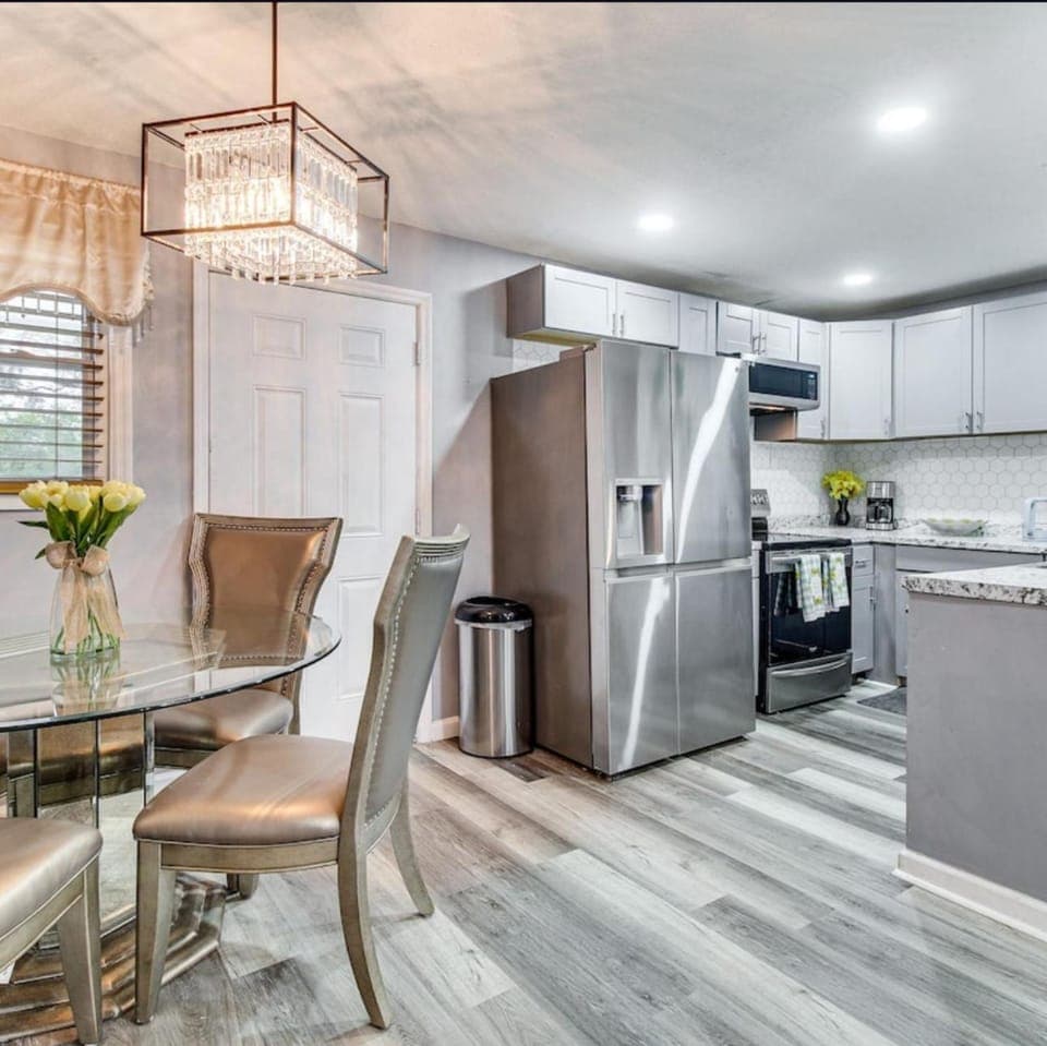 Stunning, Pet-friendly Home in Savannah House in Savannah