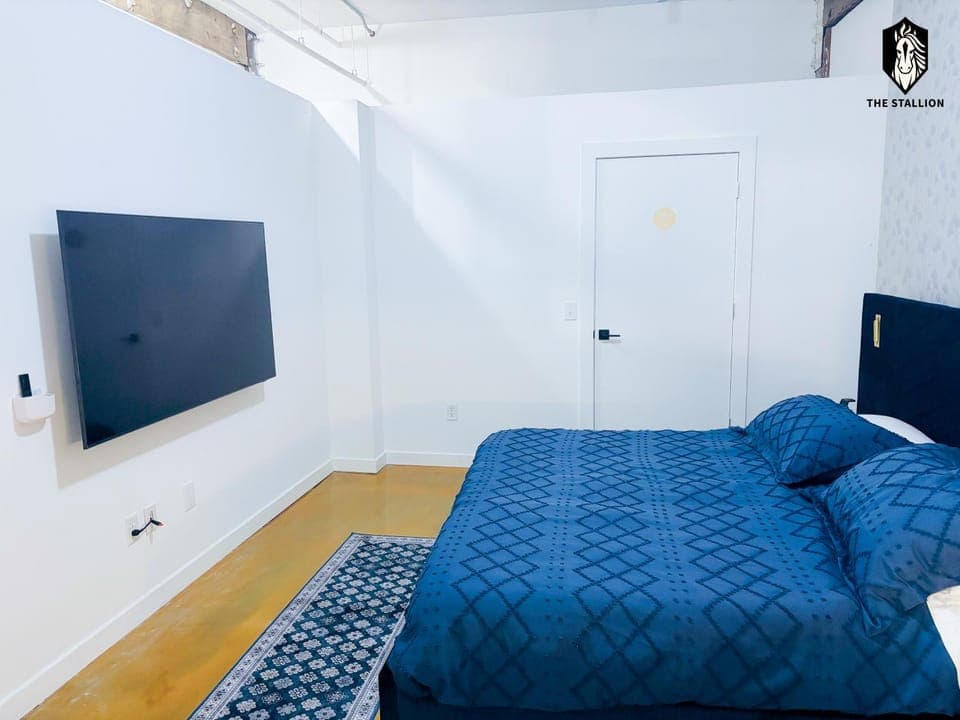 TV and multimedia, Photo of the whole room, Bedroom