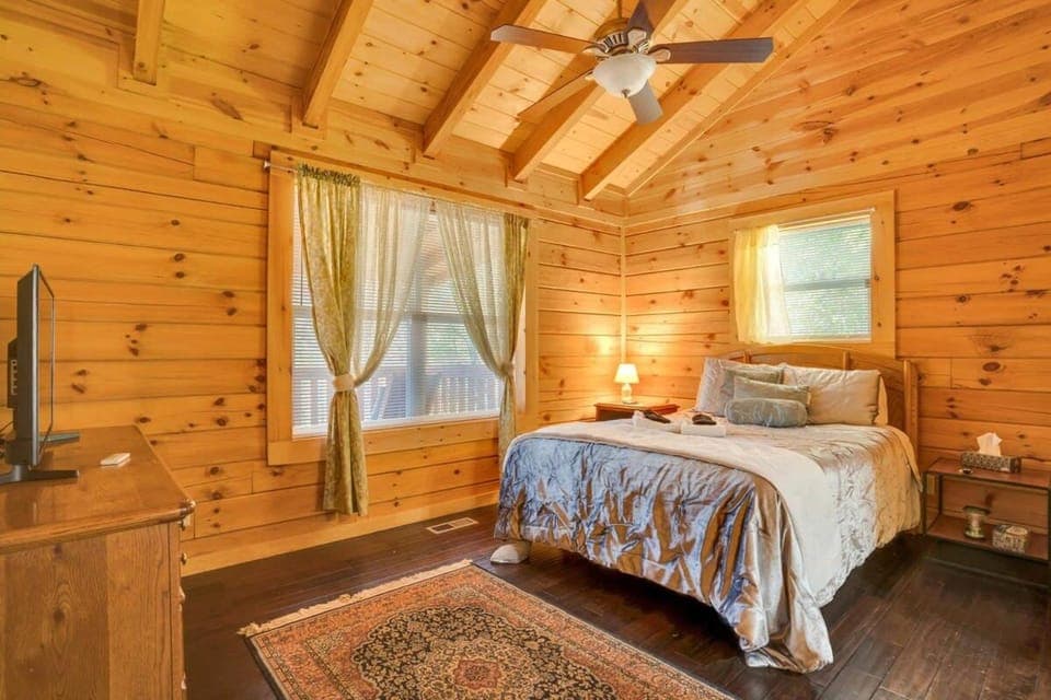 Eagles Nest Cabin with TN River Views Cabin in Tennessee