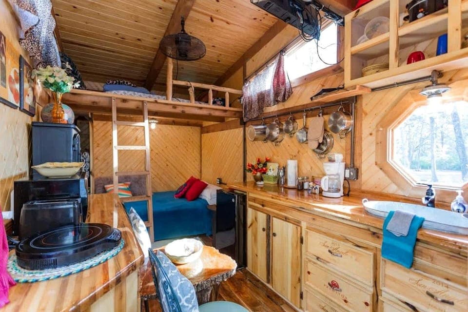 Hillbilly Chic Tiny House Near Nashville with WiFi, Kitchenette, Fire Pit & Trails House in Old Hickory Lake