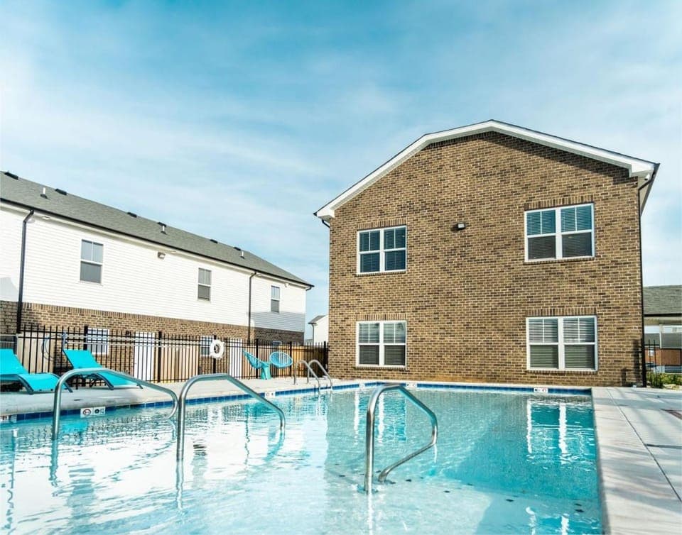 Arte Luxury townhomes D6 I Comfy 2 Bed 25 Bath Apartment in Clarksville