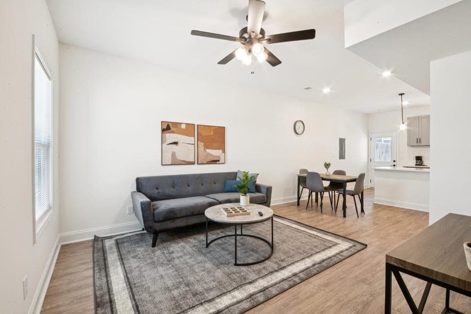 Arte Luxury townhomes D6 I Comfy 2 Bed 25 Bath Apartment in Clarksville