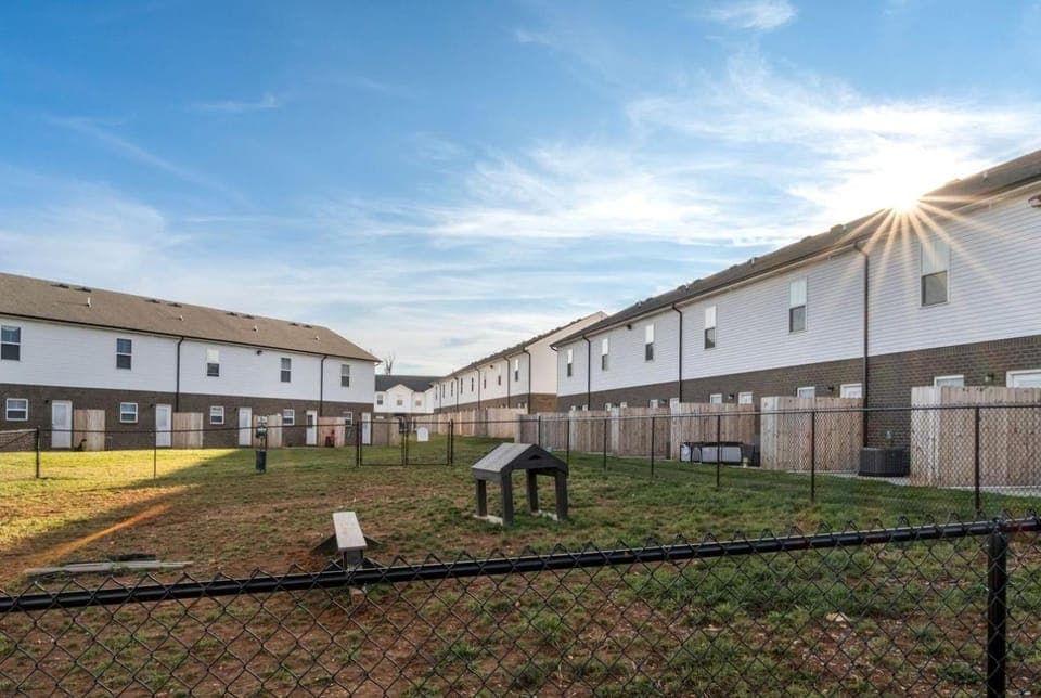 Arte Luxury townhomes F6 I Comfy 2 Bed 25 Bath Apartment in Clarksville