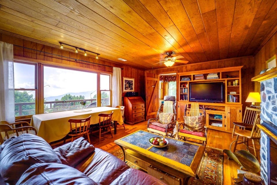 Little Switzerland Cabin w/ Stunning Mtn Views Cabin in Mitchell County