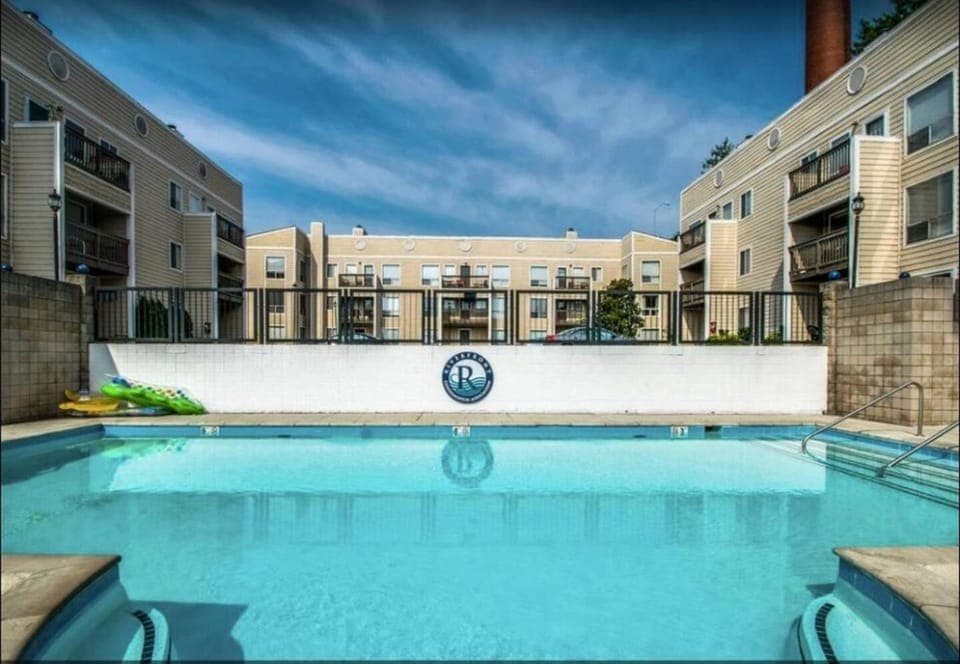 Riverfront Retreat-Near Broadway, Pool, Park Free House in East Nashville