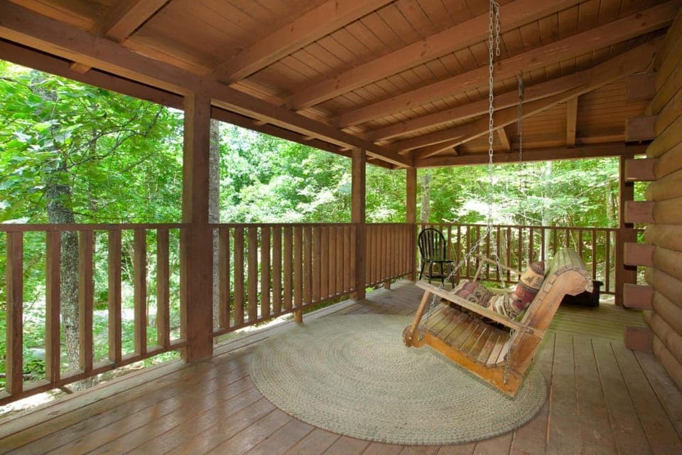 Jeremiahs Lodge Pet Friendly Grill Fireplace MORE House in Pigeon Forge