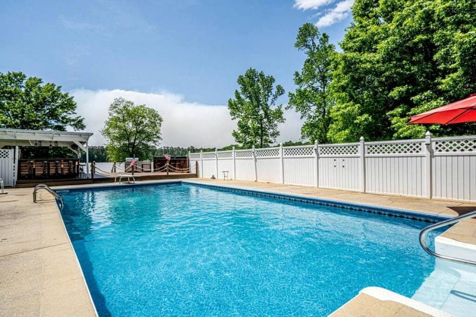 Ultimate Lakefront Cabin with Outdoor Pool in Georgia Cabin in Lake Sinclair