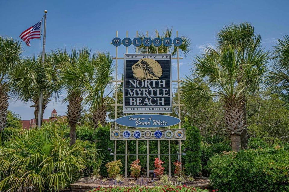 Coastin Time 8 BR 6BA Private Heated Pool & Hot Tub House in North Myrtle Beach