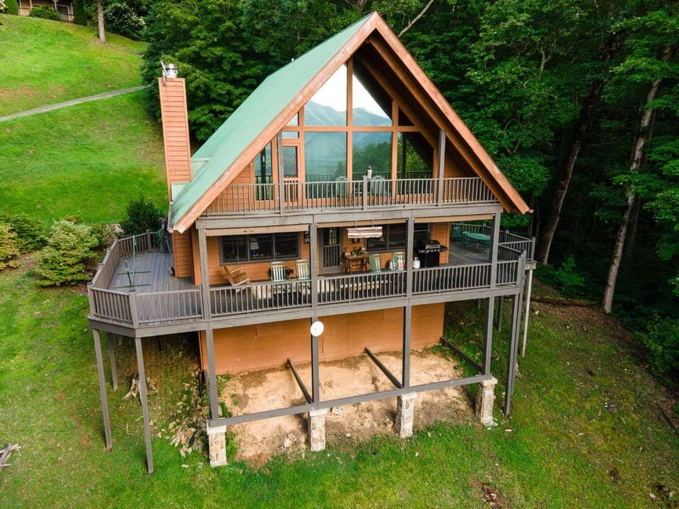 Property building, Natural landscape, Balcony/Terrace