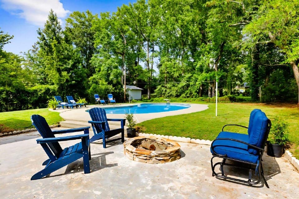 Patio, Seating area, fireplace