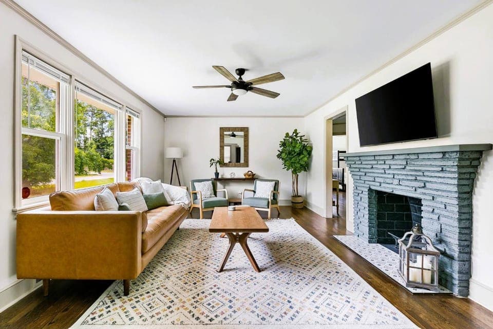 TV and multimedia, Living room, Seating area, Family