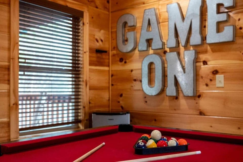 Prime Pigeon Forge location with 2 Hot Tubs, Arcade, 3 Decks and Pool Table House in Pigeon Forge