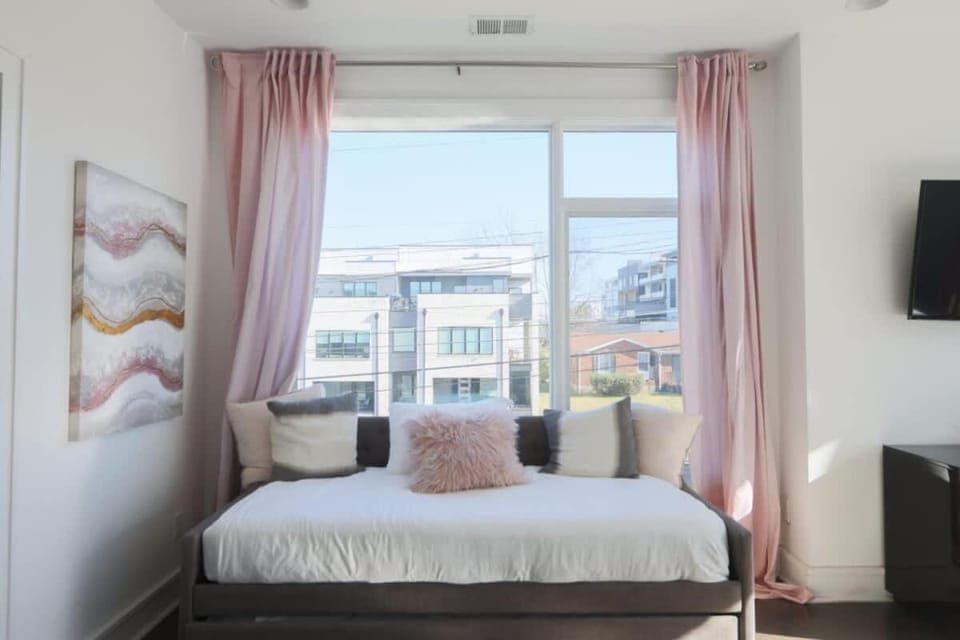 Songbird Suites - Sleeps 16 - Two Rooftops with view House in Nashville