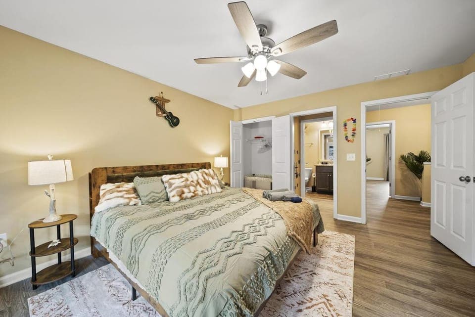 Bed, Photo of the whole room, Bedroom, wardrobe
