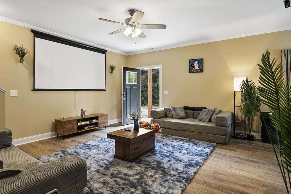 TV and multimedia, Living room, Photo of the whole room, Seating area