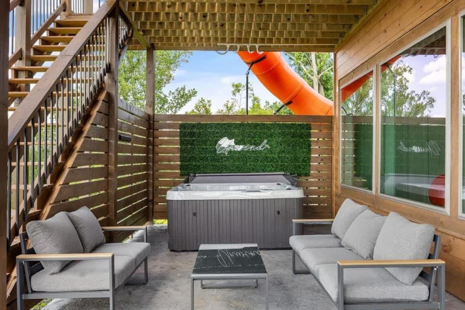 Bella Lago - 6BR Lakeview with Pool & Tube Slide House in Douglas Lake
