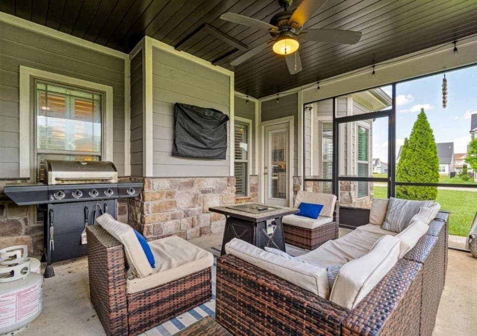 Lakin It Easy Pool Twin Creeks Marina Dry Creek Beach House in Tennessee