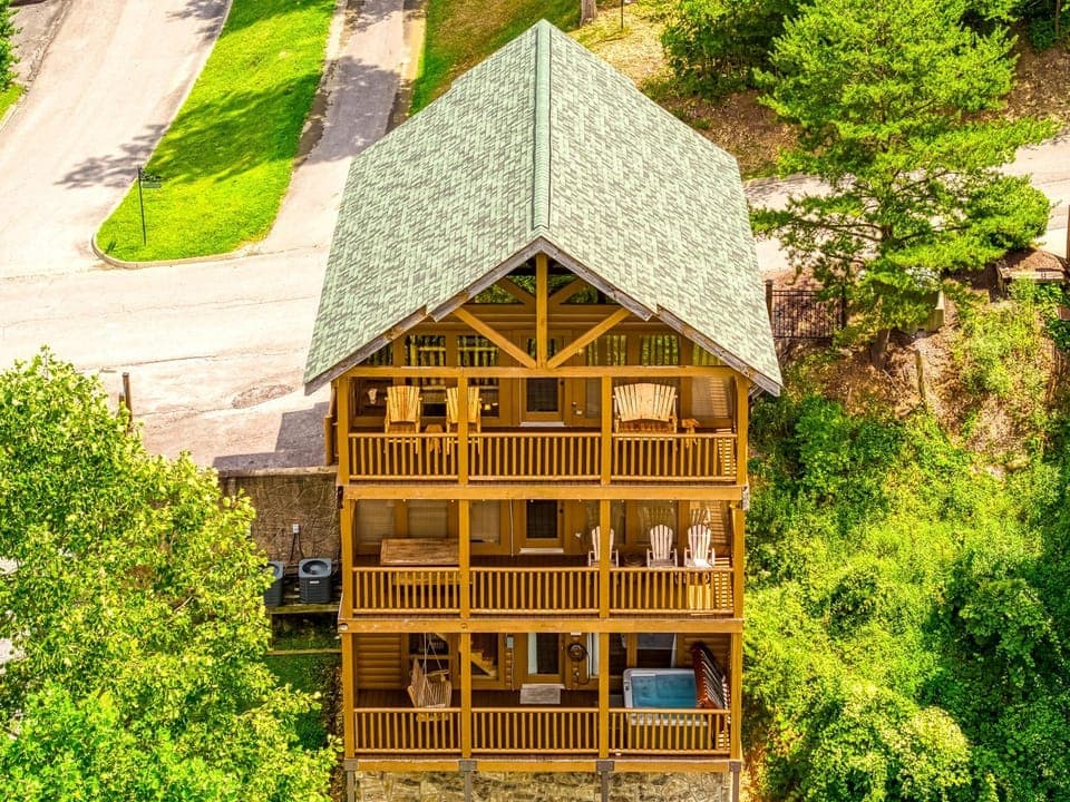 Property building, Day, Neighbourhood, Natural landscape, Bird's eye view, Summer, Hot Tub, Hot Tub, View (from property/room), View (from property/room), Balcony/Terrace, Balcony/Terrace, Decorative detail, Decorative detail, Seating area, Pets, Pets, Pets, Mountain view, Mountain view, pet friendly, pet friendly