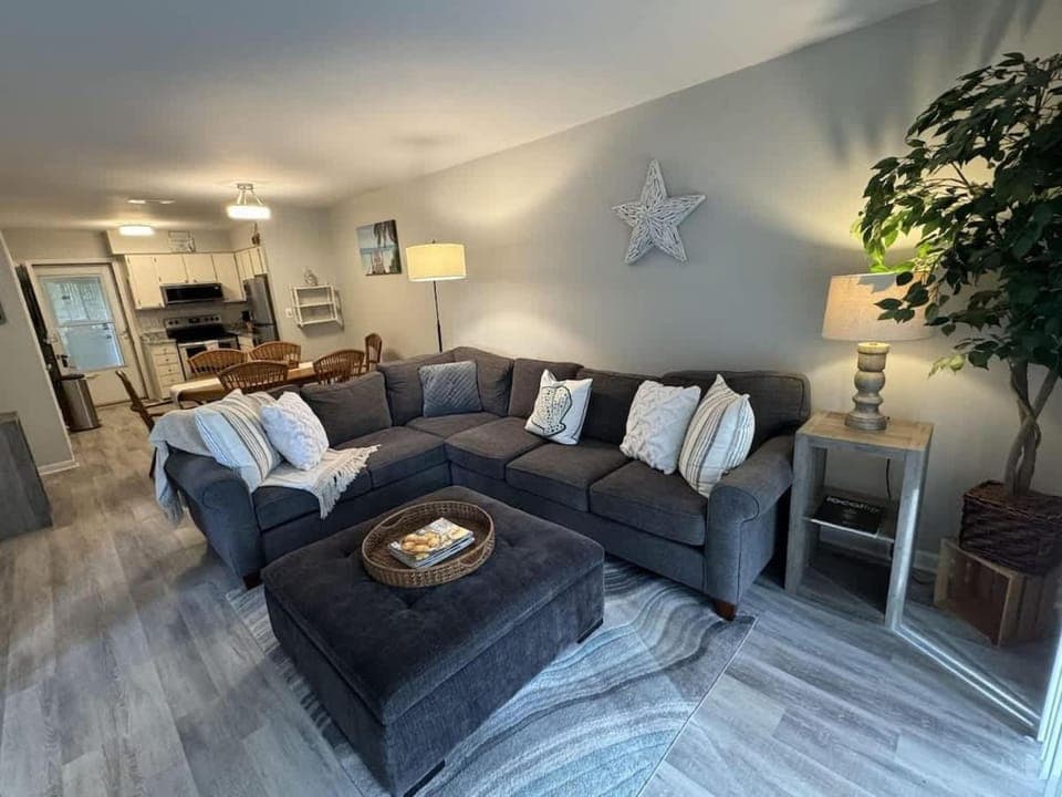Fiddler's Cove 10-I 2 Bedroom, 1 Block from Beach House in Folly Field