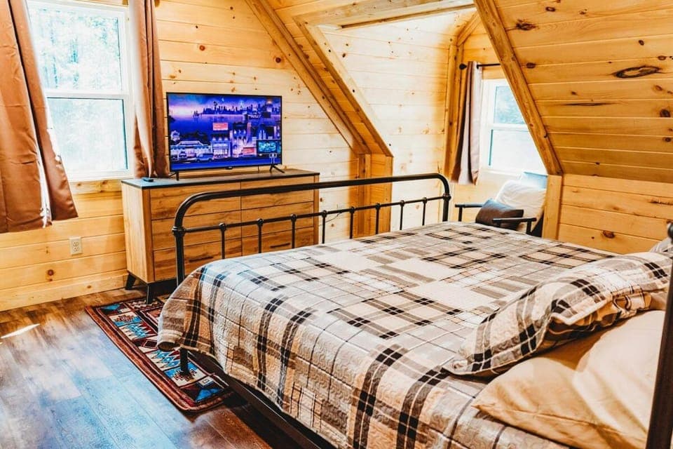 Creekside Cabin Cabin in Sevier County