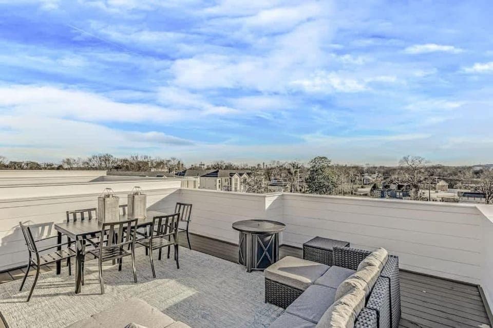 Patio, Dining area, Seasons