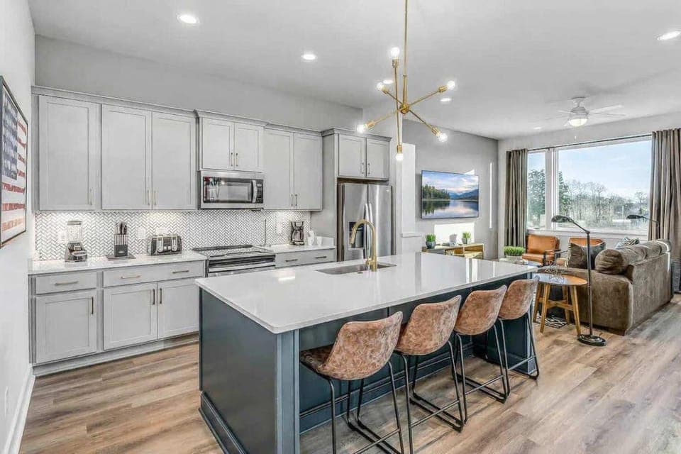 Kitchen or kitchenette, Living room, Photo of the whole room, Seating area, Dining area, oven, stove