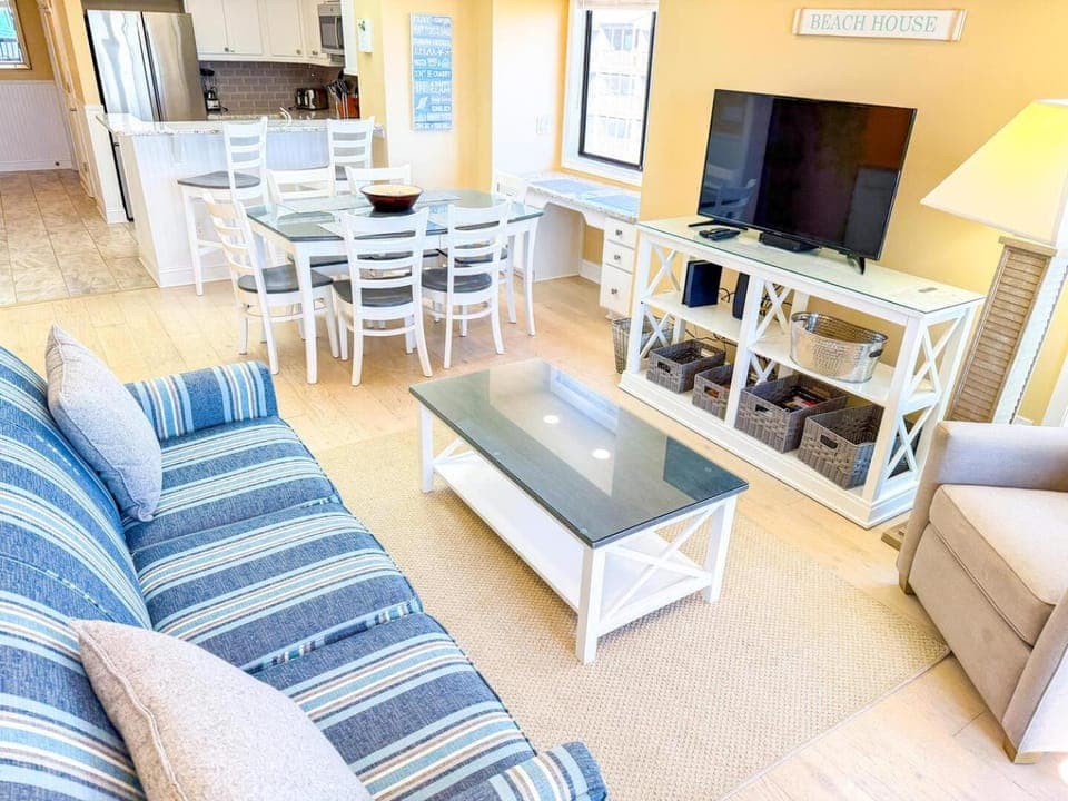 Communal lounge/ TV room, TV and multimedia, Living room, Seating area