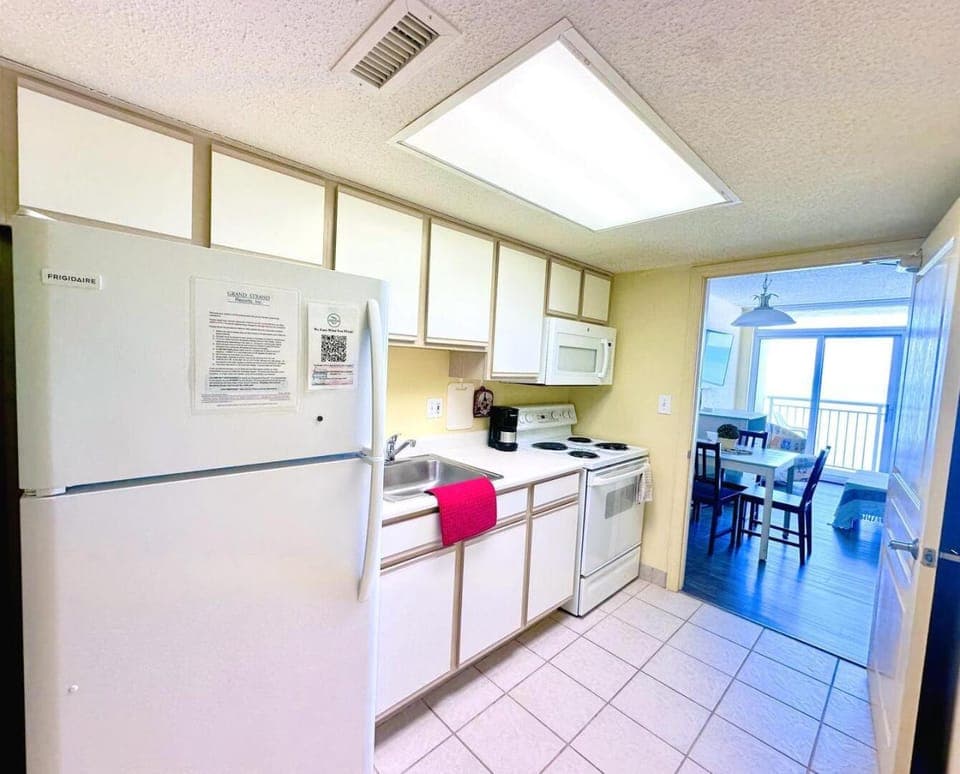 Kitchen or kitchenette, Dining area, dishwasher, oven, stove, toaster