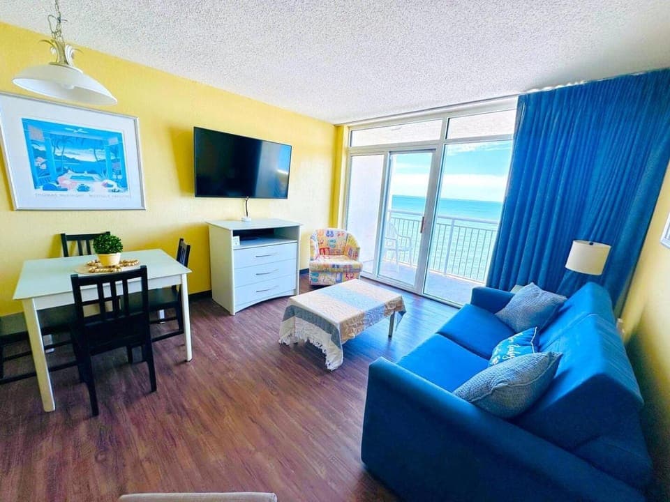Living room, Photo of the whole room, Seating area