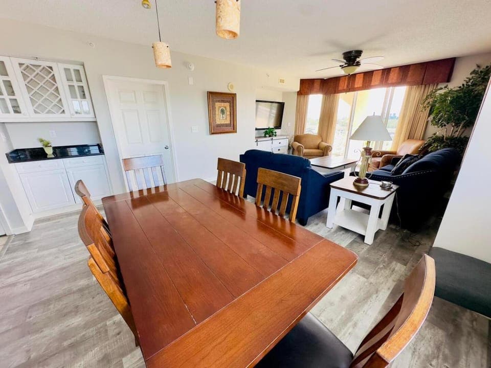 Living room, Seating area, Dining area